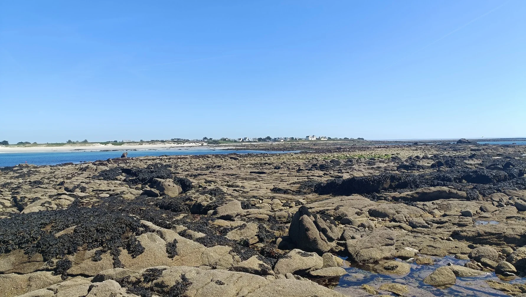La plage des Sables Blancs depuis Inizan